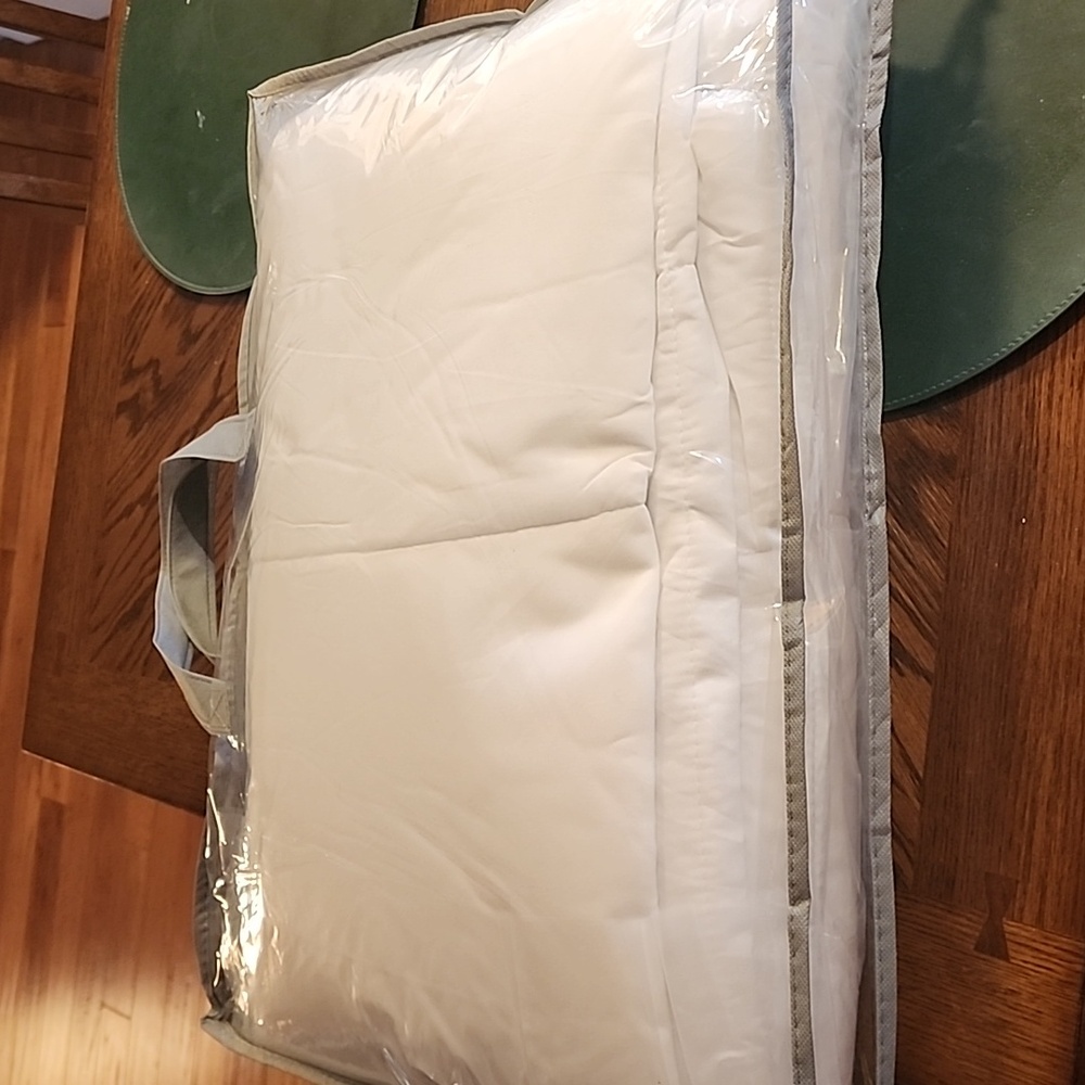 Down alternative comforter - Picture 4 of 4